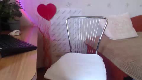 Snapshot of sunnyjoys chatting on 02/17/25, 01:32 Alina Streams Mon to Fri online show from 02/17/25, 01:32