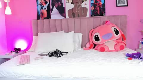 Snapshot of sunnypage chatting on 10/18/25, 07:03      online show from 10/18/25, 07:03