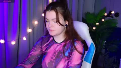 Snapshot of sunrise_enny chatting on 12/15/25, 07:18 sunrise_enny online show from 12/15/25, 07:18