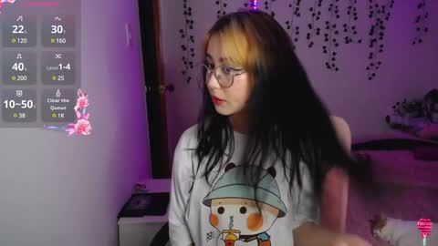 Snapshot of sunset_pienk chatting on 12/05/24, 02:31 Sunset online show from 12/05/24, 02:31