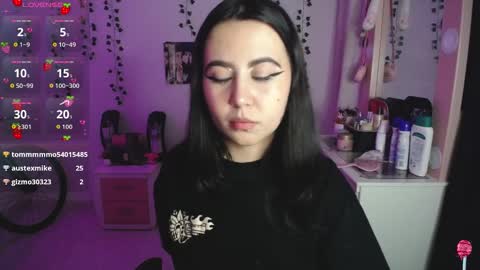 Snapshot of sunset_pienk chatting on 11/18/25, 05:01 Sunset online show from 11/18/25, 05:01