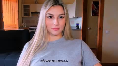 Snapshot of sunsetwithava chatting on 02/12/26, 11:05 sunsetwithava online show from 02/12/26, 11:05