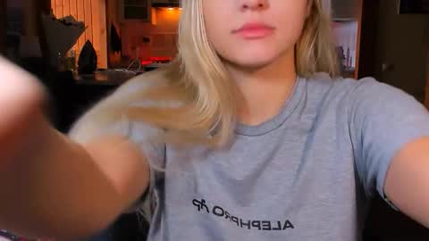 Snapshot of sunsetwithava chatting on 02/20/26, 05:04 sunsetwithava online show from 02/20/26, 05:04