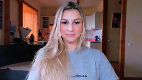 Snapshot of sunsetwithava chatting on 02/20/26, 06:19 sunsetwithava online show from 02/20/26, 06:19