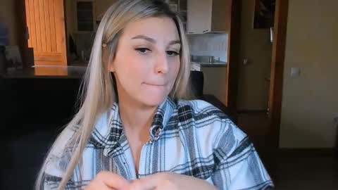 Snapshot of sunsetwithava chatting on 02/24/26, 01:09 sunsetwithava online show from 02/24/26, 01:09