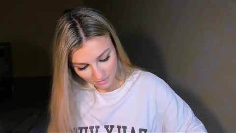 Snapshot of sunsetwithava chatting on 03/02/26, 03:09 sunsetwithava online show from 03/02/26, 03:09