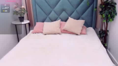 Snapshot of sunshine_angela chatting on 02/25/25, 12:25 ANGELA online show from 02/25/25, 12:25