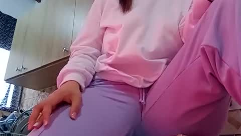 Annie online show from 11/25/25, 06:41