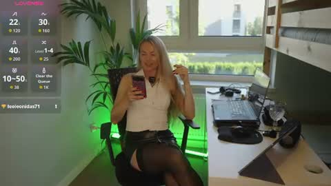 Snapshot of sunshineanna86 chatting on 06/26/26, 03:49 sunshineanna86 online show from 06/26/26, 03:49