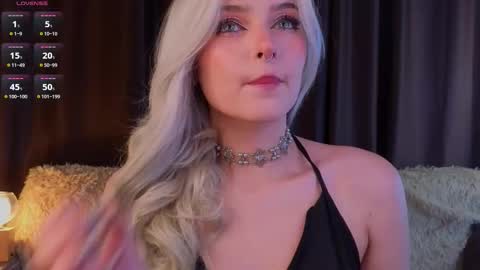 Snapshot of sunshinegirlx chatting on 10/30/25, 05:09 Alice online show from 10/30/25, 05:09