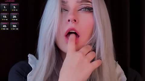 Snapshot of sunshinegirlx chatting on 11/05/25, 06:13 Alice online show from 11/05/25, 06:13