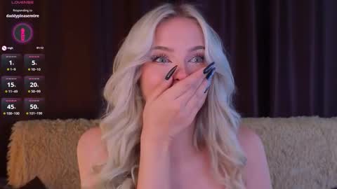 Snapshot of sunshinegirlx chatting on 11/16/25, 04:18 Alice online show from 11/16/25, 04:18