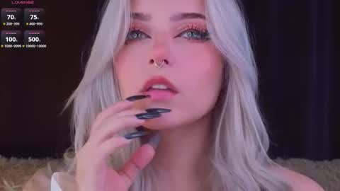 Snapshot of sunshinegirlx chatting on 11/23/25, 04:12 Alice online show from 11/23/25, 04:12