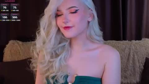 Snapshot of sunshinegirlx chatting on 12/01/25, 05:45 Alice online show from 12/01/25, 05:45