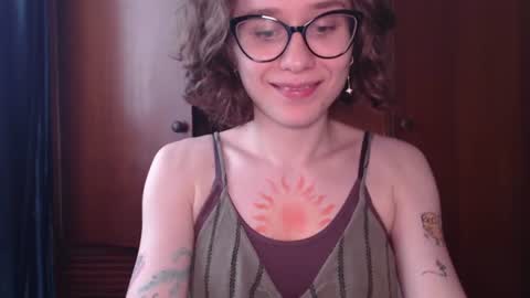 Snapshot of sunshinehella chatting on 06/23/26, 12:36 Hella online show from 06/23/26, 12:36