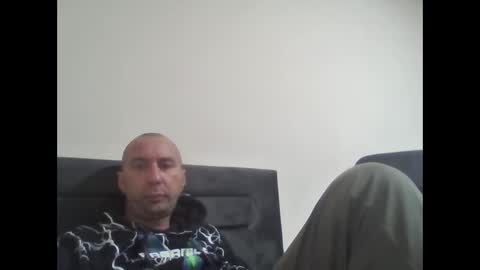 super42835015 online show from 10/13/25, 04:51