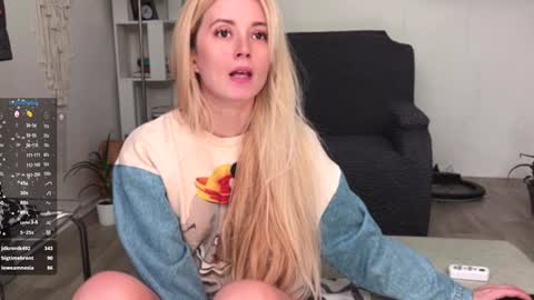 Snapshot of super_peach_stream chatting on 01/18/25, 08:19 ANNApvt open full info in bio online show from 01/18/25, 08:19