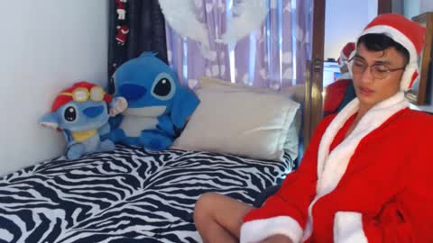 Snapshot of superasian143xx chatting on 12/22/24, 02:28 GAY online show from 12/22/24, 02:28