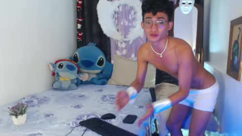 Snapshot of superasian143xx chatting on 01/16/25, 04:28 GAY online show from 01/16/25, 04:28