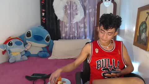 Snapshot of superasian143xx chatting on 02/12/25, 04:44 GAY online show from 02/12/25, 04:44