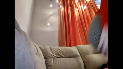 Snapshot of supereasyx chatting on 01/05/25, 10:21 Annie online show from 01/05/25, 10:21