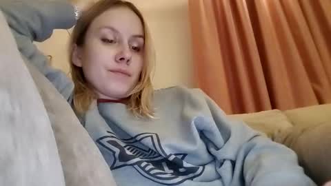 Snapshot of supereasyx chatting on 01/14/25, 02:00 Annie online show from 01/14/25, 02:00