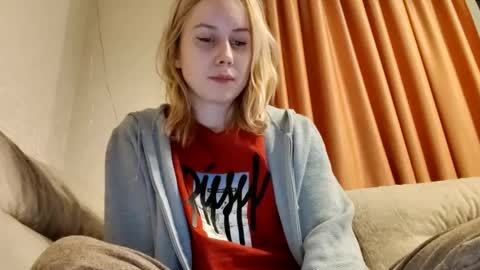 Snapshot of supereasyx chatting on 02/21/25, 01:55 Annie online show from 02/21/25, 01:55