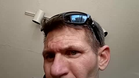 Snapshot of superhornedupgangsta831 chatting on 01/27/25, 08:28 SuperhorndupGangsta online show from 01/27/25, 08:28