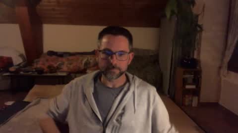 Snapshot of supersquirrel81 chatting on 12/04/25, 06:27 supersquirrel81 online show from 12/04/25, 06:27