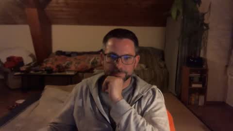 Snapshot of supersquirrel81 chatting on 12/05/25, 04:58 supersquirrel81 online show from 12/05/25, 04:58