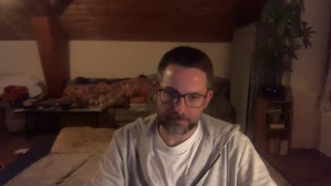 Snapshot of supersquirrel81 chatting on 12/15/25, 07:18 supersquirrel81 online show from 12/15/25, 07:18