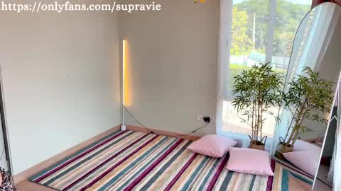 Snapshot of supremeraven chatting on 01/16/25, 06:56 Raven - Ravie online show from 01/16/25, 06:56