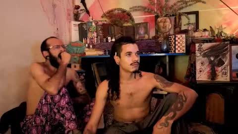 Snapshot of supu_tamadre chatting on 12/21/25, 08:54 Lned online show from 12/21/25, 08:54