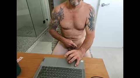 Snapshot of surfdog2908 chatting on 02/19/25, 02:23 surfdog2908 online show from 02/19/25, 02:23