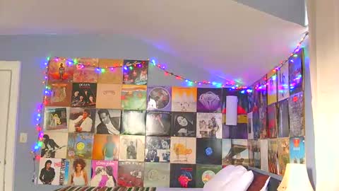 Snapshot of surferboy672 chatting on 12/17/25, 06:47 surferboy672 online show from 12/17/25, 06:47