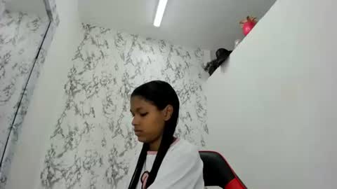 suri online show from 05/10/26, 01:49