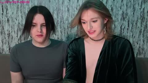 Snapshot of susan228 chatting on 12/25/24, 11:42 Vladiva online show from 12/25/24, 11:42