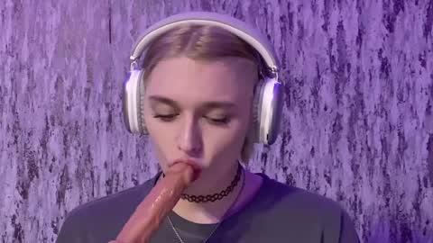 Snapshot of susan228 chatting on 01/24/25, 06:25 Vladiva online show from 01/24/25, 06:25