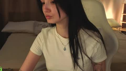 Annie online show from 04/21/26, 01:42