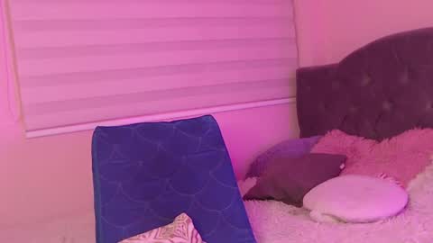 Snapshot of susan_bluee chatting on 12/13/24, 06:42 Susan online show from 12/13/24, 06:42