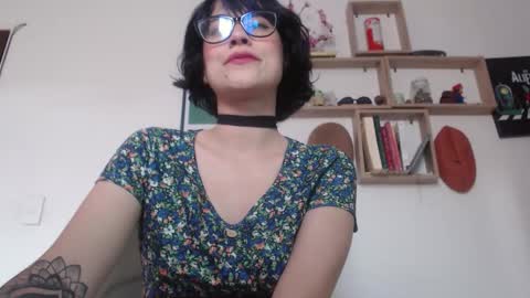 susana_w online show from 12/16/25, 08:03