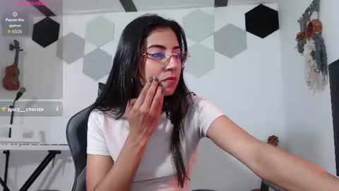 Susana hendrix    online show from 06/25/26, 06:23