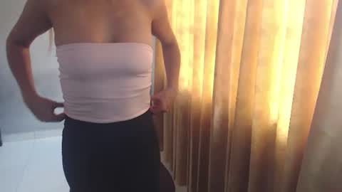 Snapshot of susanleroy chatting on 03/10/25, 10:24 susanleroy online show from 03/10/25, 10:24