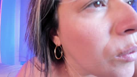 Snapshot of susann_ross chatting on 01/21/25, 04:58 Susan  Everyday From 0530 to 1430 Col Time online show from 01/21/25, 04:58