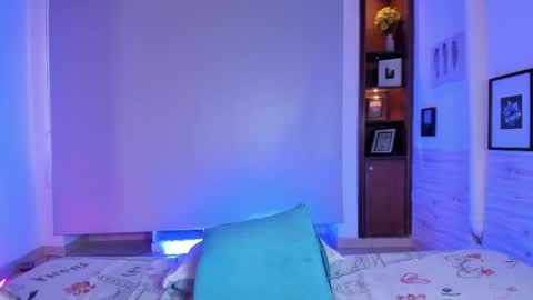 Snapshot of susann_ross chatting on 02/18/25, 05:10 Susan  Everyday From 0530 to 1430 Col Time online show from 02/18/25, 05:10