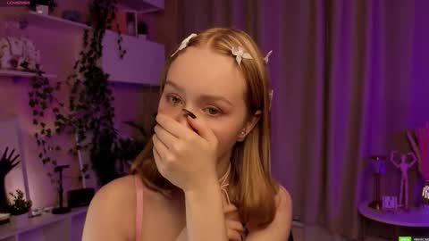 Snapshot of susanneguitian chatting on 12/05/25, 08:05 Hot exclusive photos 10 for joining to my fanclub online show from 12/05/25, 08:05