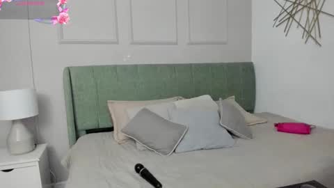 Amelia  online show from 03/19/26, 12:20