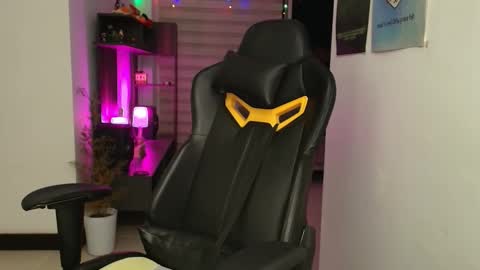 Snapshot of susanrhodes_ chatting on 12/20/25, 01:45 Susan Rhodes online show from 12/20/25, 01:45