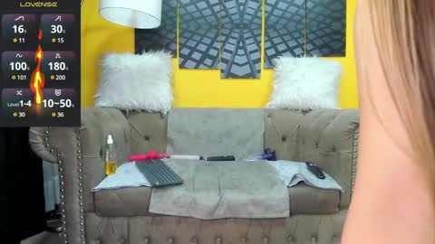 Snapshot of susanslim chatting on 03/12/25, 07:59 susanslim online show from 03/12/25, 07:59