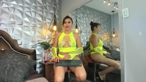 Snapshot of susanslim chatting on 11/25/25, 03:56 susanslim online show from 11/25/25, 03:56